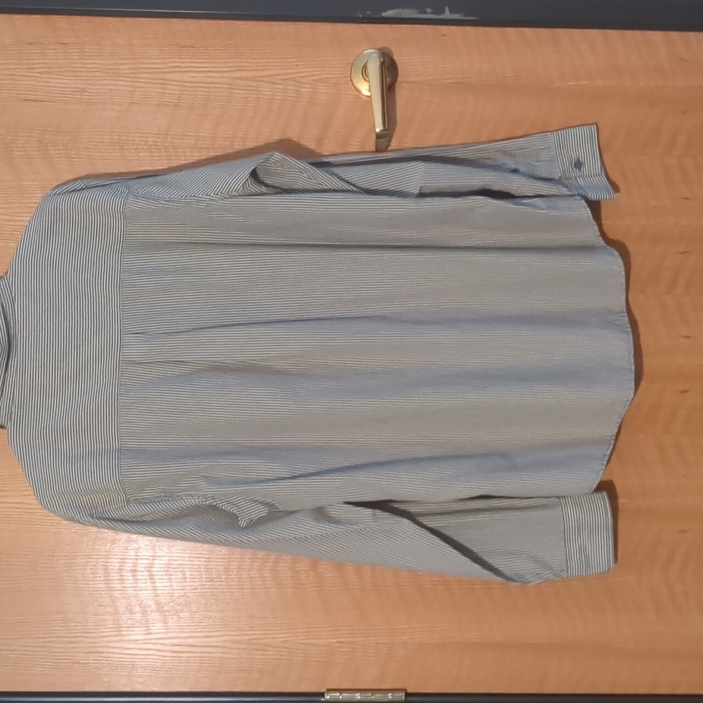 KR3W button up - Picture 2 of 4